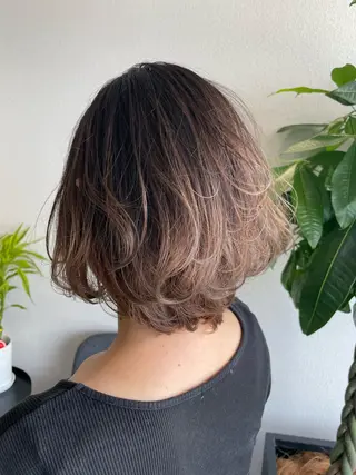 ミディアム カラー Emitas.三年坂所属・Emitas.　井上 真奈美のヘアスタイル