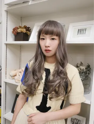 ロング コヤマ ナミのヘアスタイル