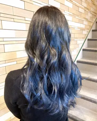 ロング カラー 安樂 優希のヘアスタイル