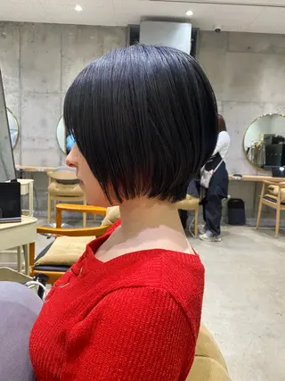 ショート fumi🪞血色感 アップ艶カラーのヘアスタイル