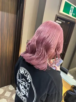 セミロング noa 寒色系カラーブリーチのヘアスタイル
