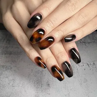 ミディアム 渋谷 Laugh 8301のネイルデザイン