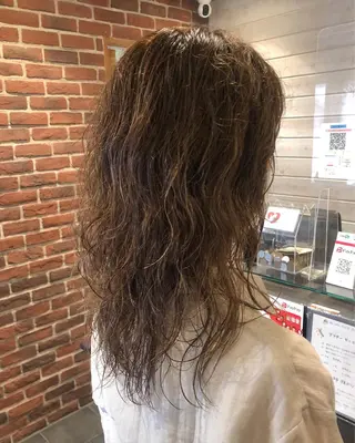 セミロング パーマ さかい なつみのヘアスタイル