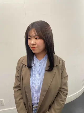 ミディアム カリン/ カット・ブリーチのヘアスタイル