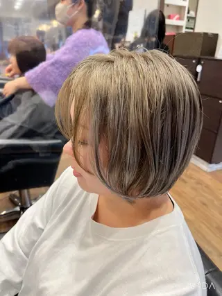 ショート カラー 高橋 春菜のヘアスタイル