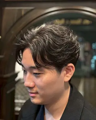 ミディアム 髙司 哲伸のヘアスタイル