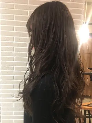 ロング カラー ウルフカット／吉村 桃子のヘアスタイル