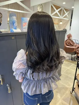 ロング カラー 細沼 葵のヘアスタイル