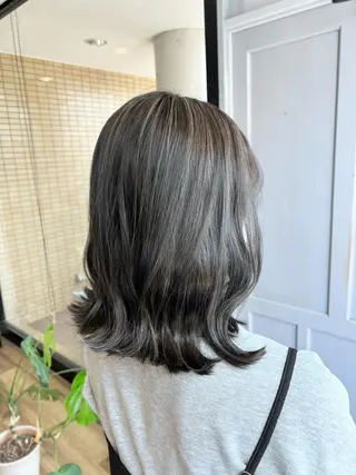 セミロング カラー ツキダテ ユイのヘアスタイル