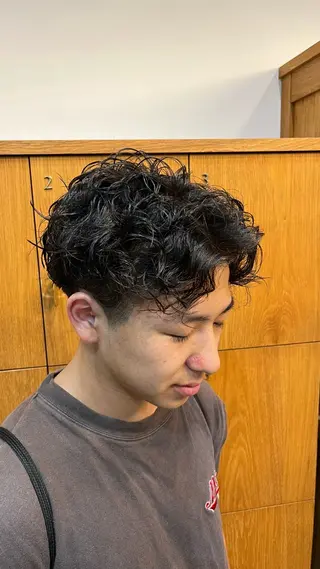 パーマ メンズ 岡野 豪のヘアスタイル