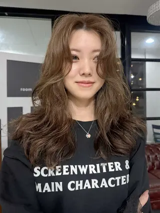 セミロング カラー パーマ NARVIS mikuのヘアスタイル