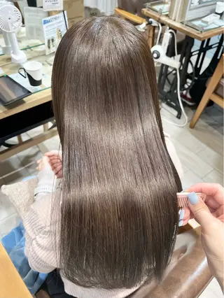 ロング カラー まろやかベージュ／ 大上なおみのヘアスタイル