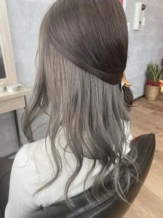 セミロング _White所属・ＳＨＩ ＺＵのヘアスタイル