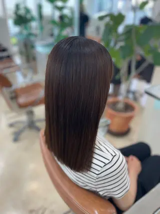 セミロング 丁寧な施術で、 朝が楽になる髪のヘアスタイル