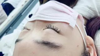 マツエク・マツパ 石渡このみ 🍊レイヤーカットのヘアスタイル