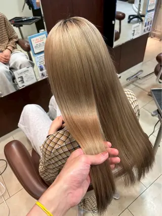 ロング 岩岡 つなみのヘアスタイル