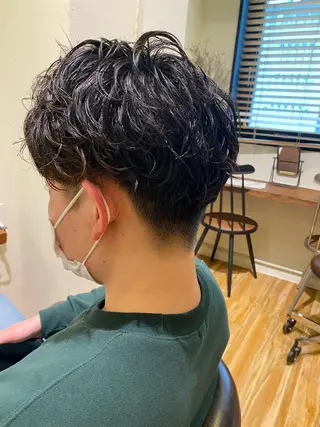 ショート パーマ メンズ 三戸 修平のヘアスタイル