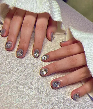 ネイル ちゅるんネイル🪄 耳ツボジュエリー🔗のネイルデザイン