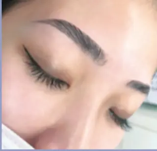 アイブロウ WHITE EYE 崎山の眉毛・アイブロウイメージ