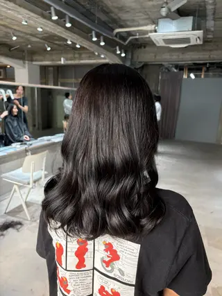 ミディアム カラー 玉置 七海のヘアスタイル