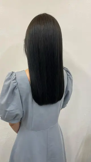 セミロング オリーブカラー 長谷川のヘアスタイル