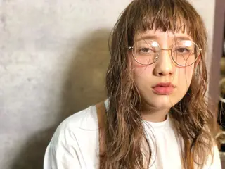 セミロング カラー パーマ 顔周りレイヤー/韓国 ブリーチminamiのヘアスタイル