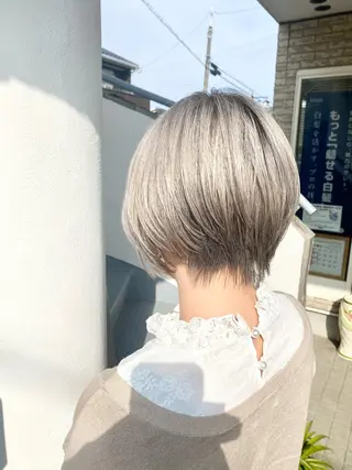 ショート カラー 永沼 真依のヘアスタイル