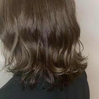 ミディアム カラー 小森 衣純のヘアスタイル