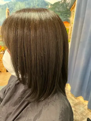 ミディアム 山下 茜のヘアスタイル