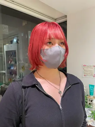 ミディアム カラー 秋葉原オタク向け美容室OFF-KAi!!所属・渡部凌我 小顔ウルフ ハイトーンカラーのヘアスタイル