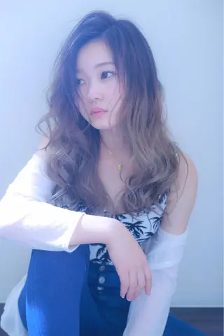 ロング 伊藤 裕貴のヘアスタイル