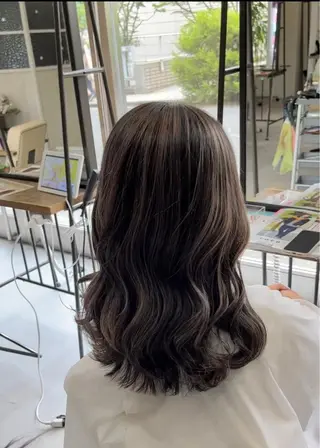 ロング メンズバレイヤージュ 斉藤春のヘアスタイル