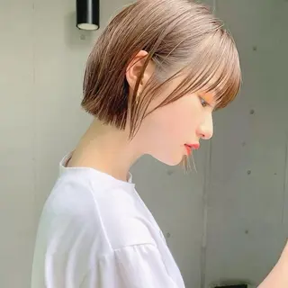 ショート mina / 透明感ベージュカラーのヘアスタイル