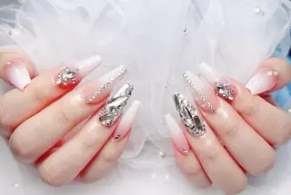 ネイル 長さ出しMORNAIL所属・長出し専門 パーツのネイルデザイン