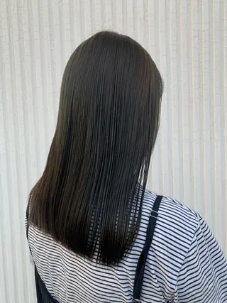 ロング カラー 浅利 陽菜のヘアスタイル