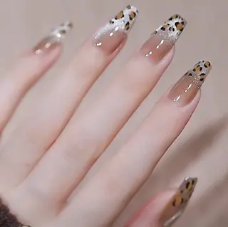 ネイル pink ladyサロン所属・べ にのネイルデザイン