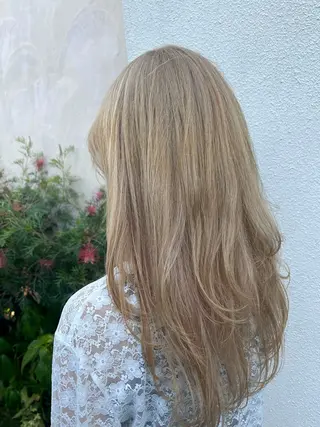 ロング カラー 伊津 綾理彩のヘアスタイル