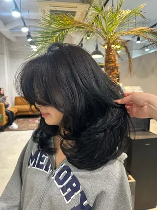 ミディアム 足立 采弥のヘアスタイル
