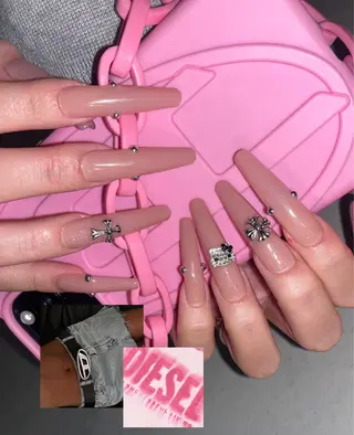 ネイル GO TODAY シェアサロン 渋谷Amiu店所属・渋谷ネイル🎀 y2k/海外ネイルのネイルデザイン