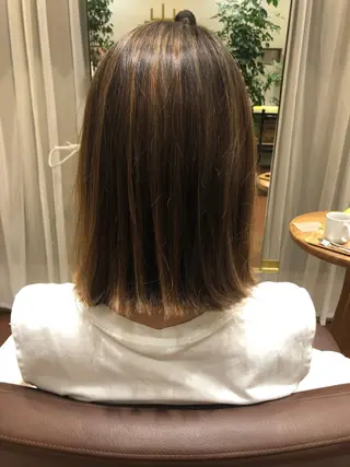 ミディアム カラー DEE okazakiのヘアスタイル