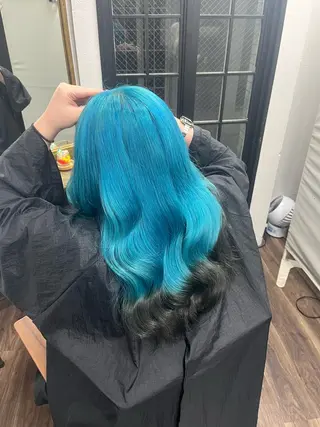 セミロング カラー ヘアアレンジ 🩶【推しハイトーン 】yuzu🩶のヘアスタイル