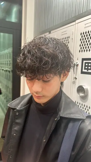 パーマ メンズ fifth 安次富　泰雅のヘアスタイル
