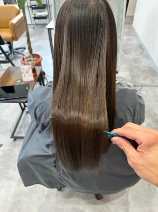 ロング 伊藤 裕貴のヘアスタイル