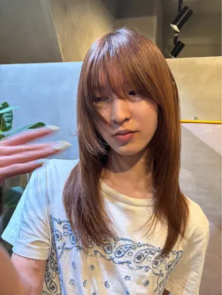 セミロング 韓国風前髪顔周り バーバーakaneのヘアスタイル