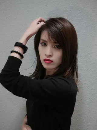 セミロング 大人の艶髪✂️ 矢崎美紀のヘアスタイル