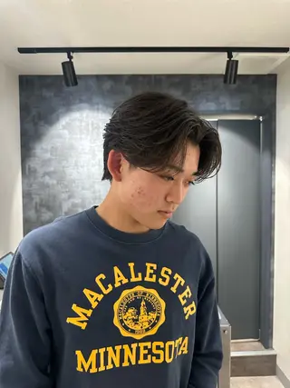 ミディアム メンズ SALOWIN 原宿 iori所属・🌟原宿指名No.1 センターパート⭐️のヘアスタイル