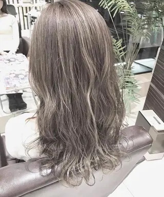 ロング 🦋ミルクティーベー ジュ🦋mayukiのヘアスタイル