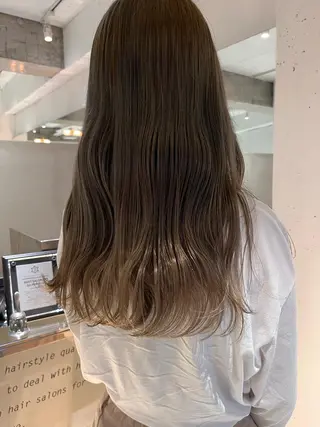 ロング カラー カジュアルを女っぽく 𝗮𝘆𝗮𝗰𝗼のヘアスタイル