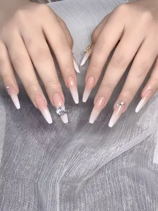 ネイル Chiara チップ長さ出しのネイルデザイン