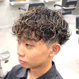カラー パーマ メンズ 坂梨 健斗のヘアスタイル